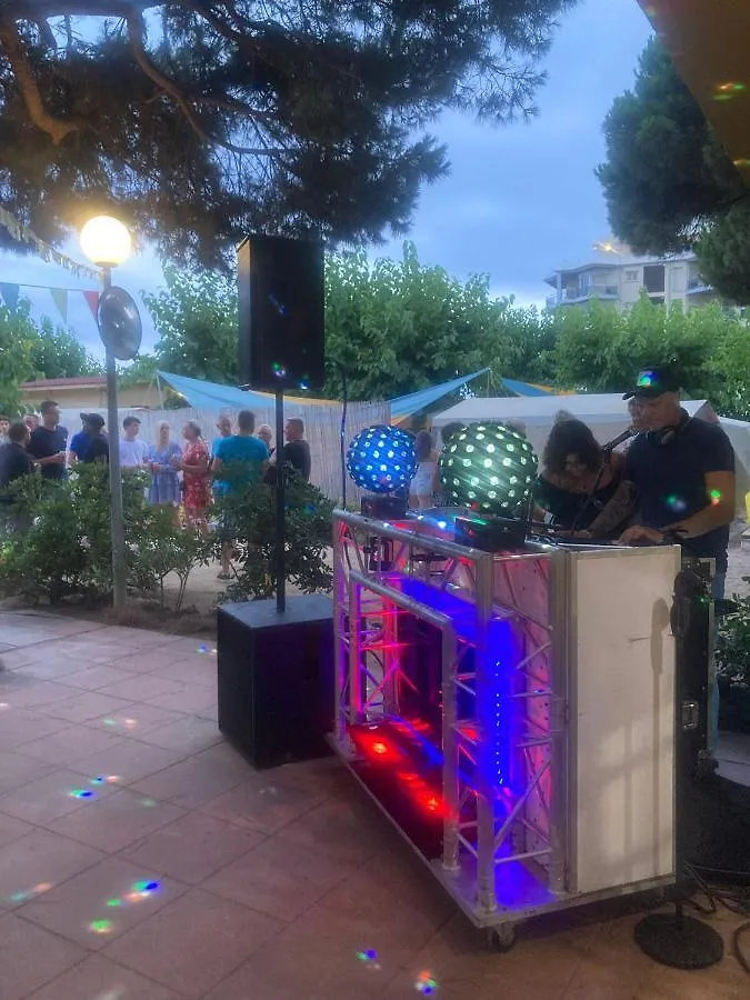 Camping El Pinar Platja Santa Susanna Campsite